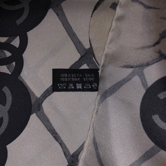 LAST CHANCE TO BUY…CHANEL CC Logo Silk Cameilla Scarf Ivory - Picture 4 of 6